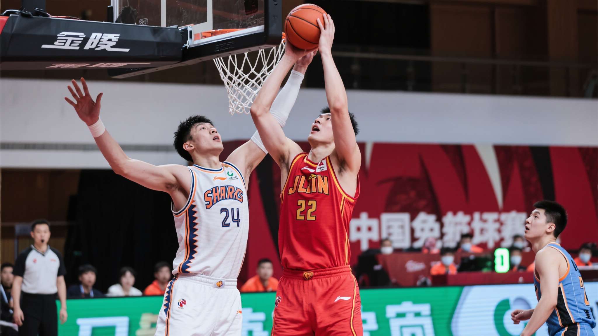 上海112-96天津 球员评价：6人优秀，2人及格，偰李永炜低迷